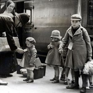 Evacuees leaving London in 1940